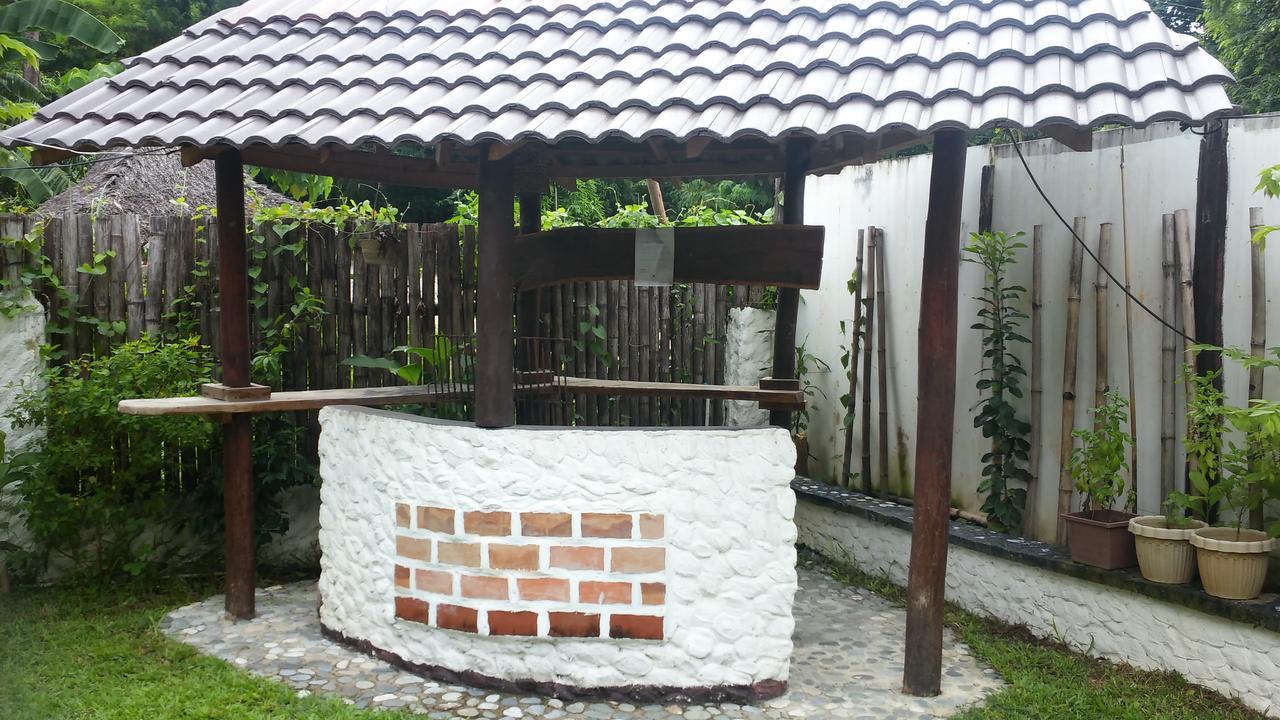 Casa Mia Resort Puerto Galera Exterior photo