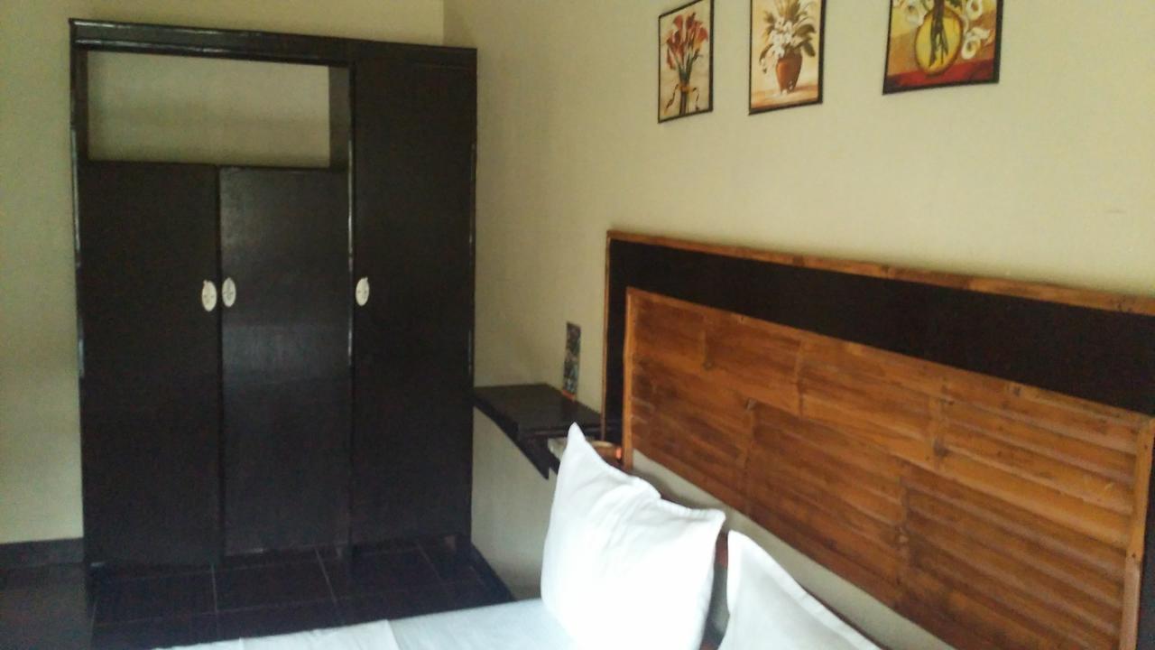 Casa Mia Resort Puerto Galera Exterior photo