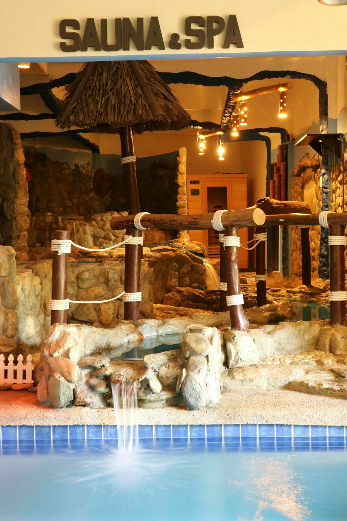 Casa Mia Resort Puerto Galera Exterior photo